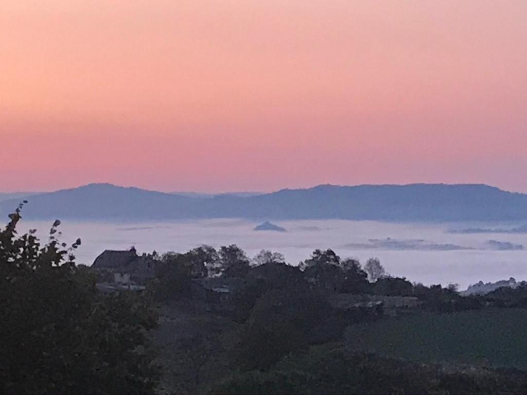 Golinhac Lo Soulenquo A Fonteilles Sur Le Gr 65 B&B 외부 사진